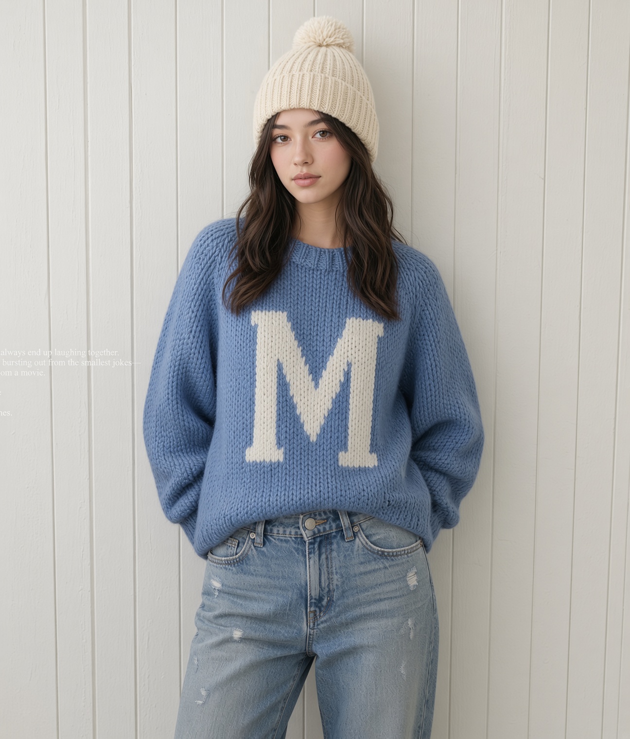 블루 니트와 데님을 착용한 MANICO MAREN 이미지